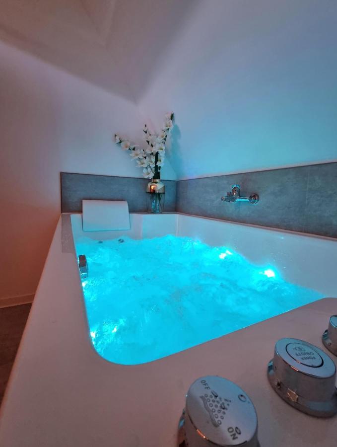 Centre-ville Le Nid D'amour Jacuzzi Apartment